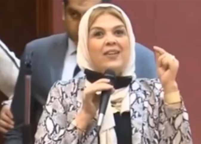 “بيتك قبل مهنتك”.. تصريحات نقيبة أطباء القاهرة تثير الجدل