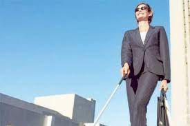 نظارة تساعد الكفيف على النظر من خلال السمع!