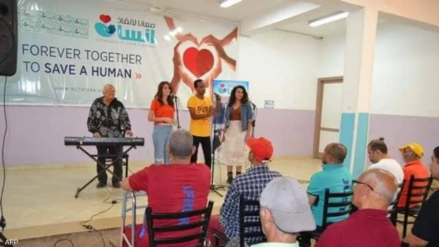 شنودة وقافلة السعادة.. لإسعاد كبار السن في دور رعاية المسنين