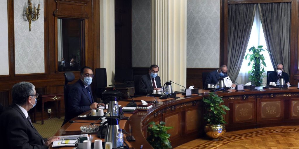 الحكومة تبدأ بتطبيق ترشيد الاستهلاك. وتجري اجتماعها دون إضاءة!