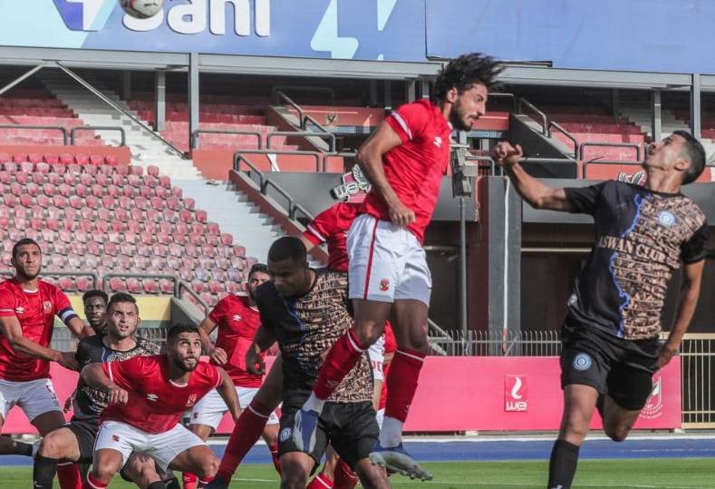 الأهلي يفوز بصعوبة على أسوان بهدفين لهدف