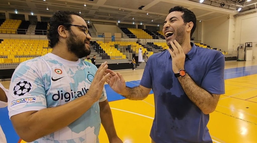 أبوتريكة يشارك مدونين مصريين “حجز كورة” بقطر!