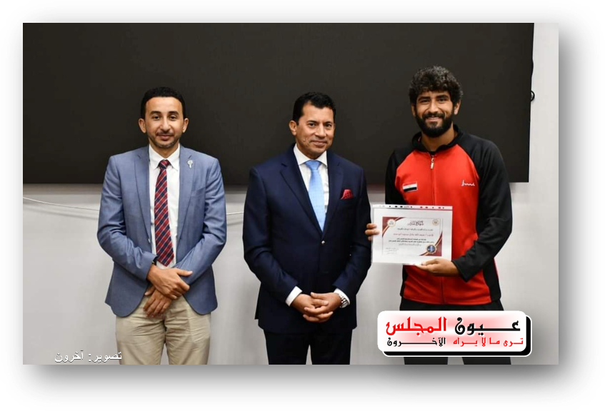 وزير الرياضة يُكرم لاعبي المنتخب الوطني لرجال البادل بعد التأهل لنهائيات بطولة العالم