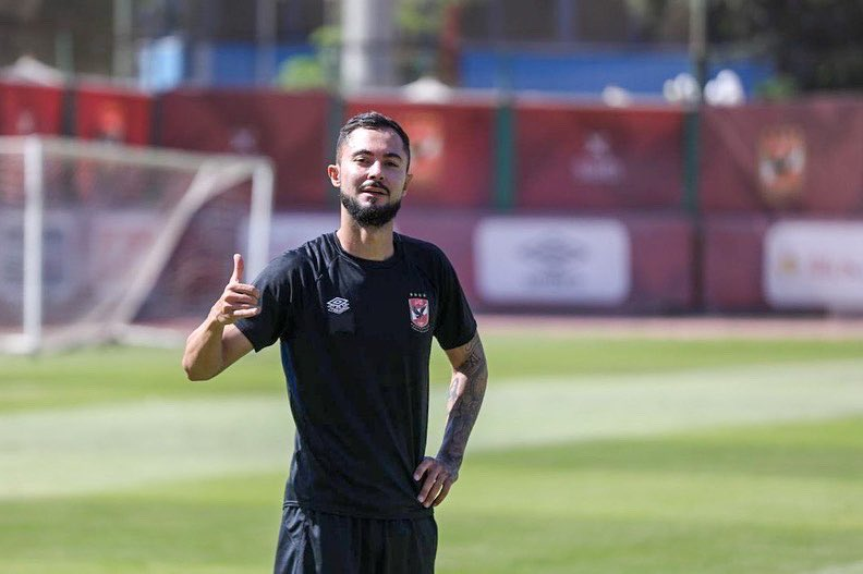 برونو سافيو في المران الأول له بالقلعه الحمراء مرتديا قميص وليد سليمان..