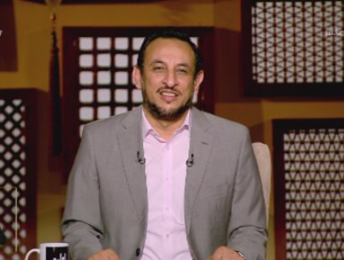 رمضان عبدالمعز يتحدث عن ثواب الصلاة ببيت الله الحرام