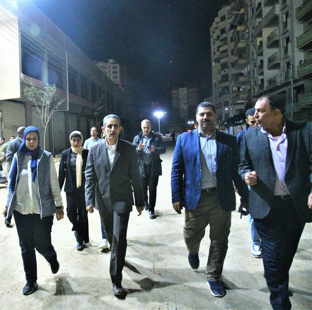 محافظ الغربية يتفقد أعمال الرصف بحي ثان طنطا في جولة مسائية