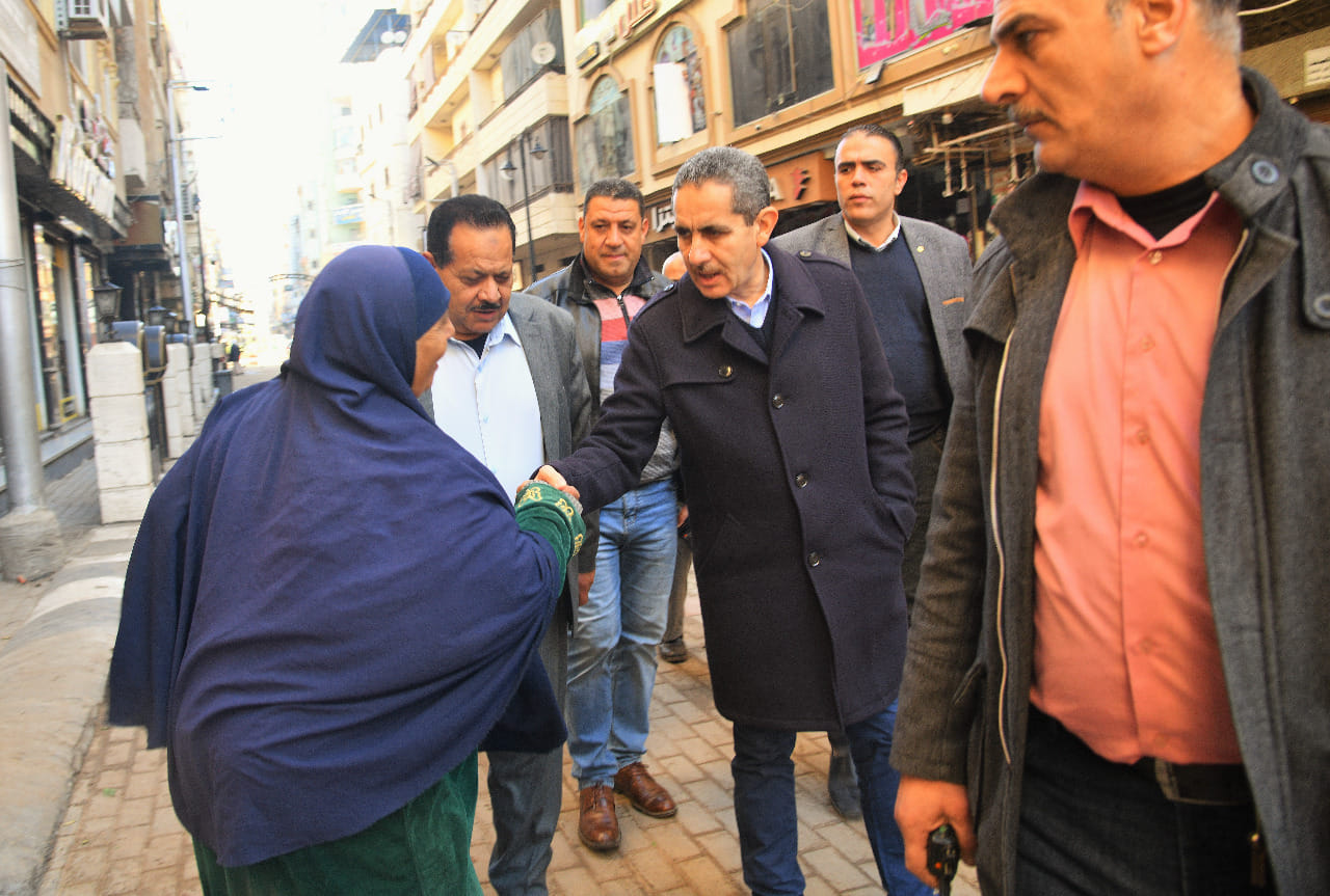 محافظ الغربية يتابع مشروعات الرصف والتطوير بالمحلة الكبرى