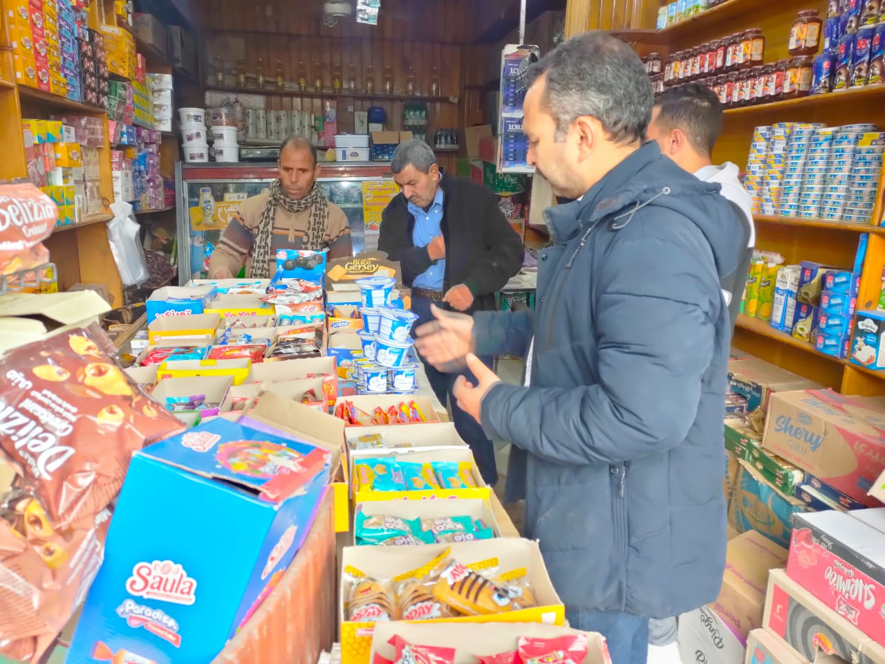 حملات على الأسواق والمحال التجارية وتحرير محاضر للمخالفين بمدن وقرى كفر الشيخ