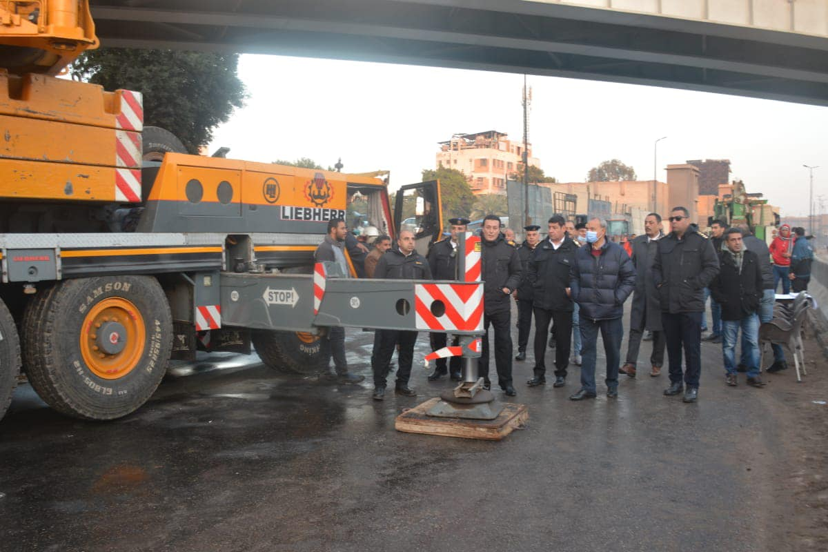 ضبط السائق المتسبب فى سقوط كوبرى مشاة على الطريق الزراعى بشبرا الخيمة