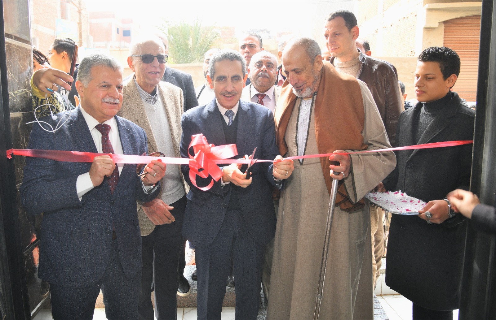 محافظ الغربية يفتتح وحدة غسيل كلوى وحضانة أطفال بمركزى طنطا والسنطة