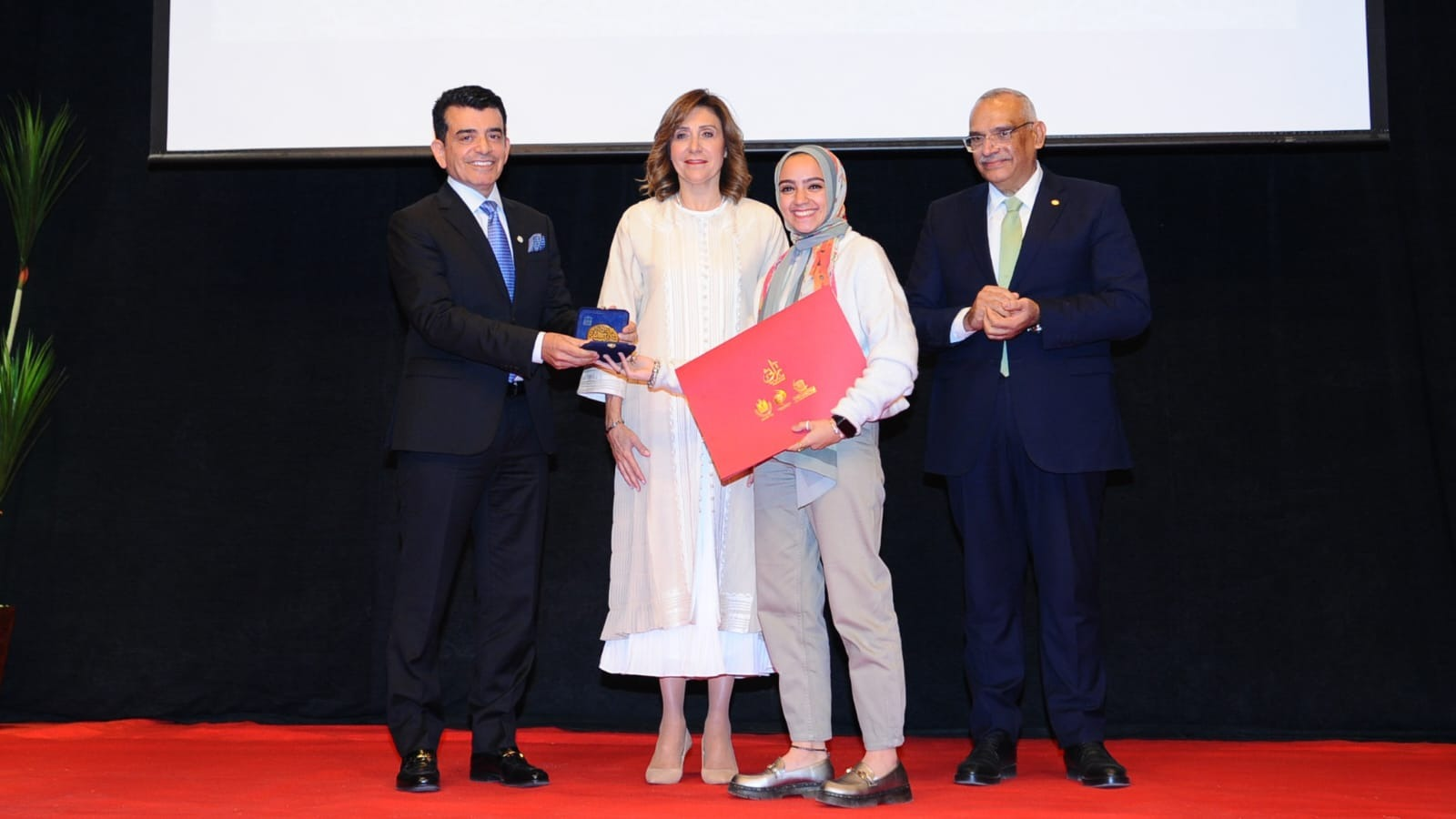 الحاصلة على المركز الثالث فى مسابقة “تراثى”: صورت جامع من داخل مئذنة باب زويلة