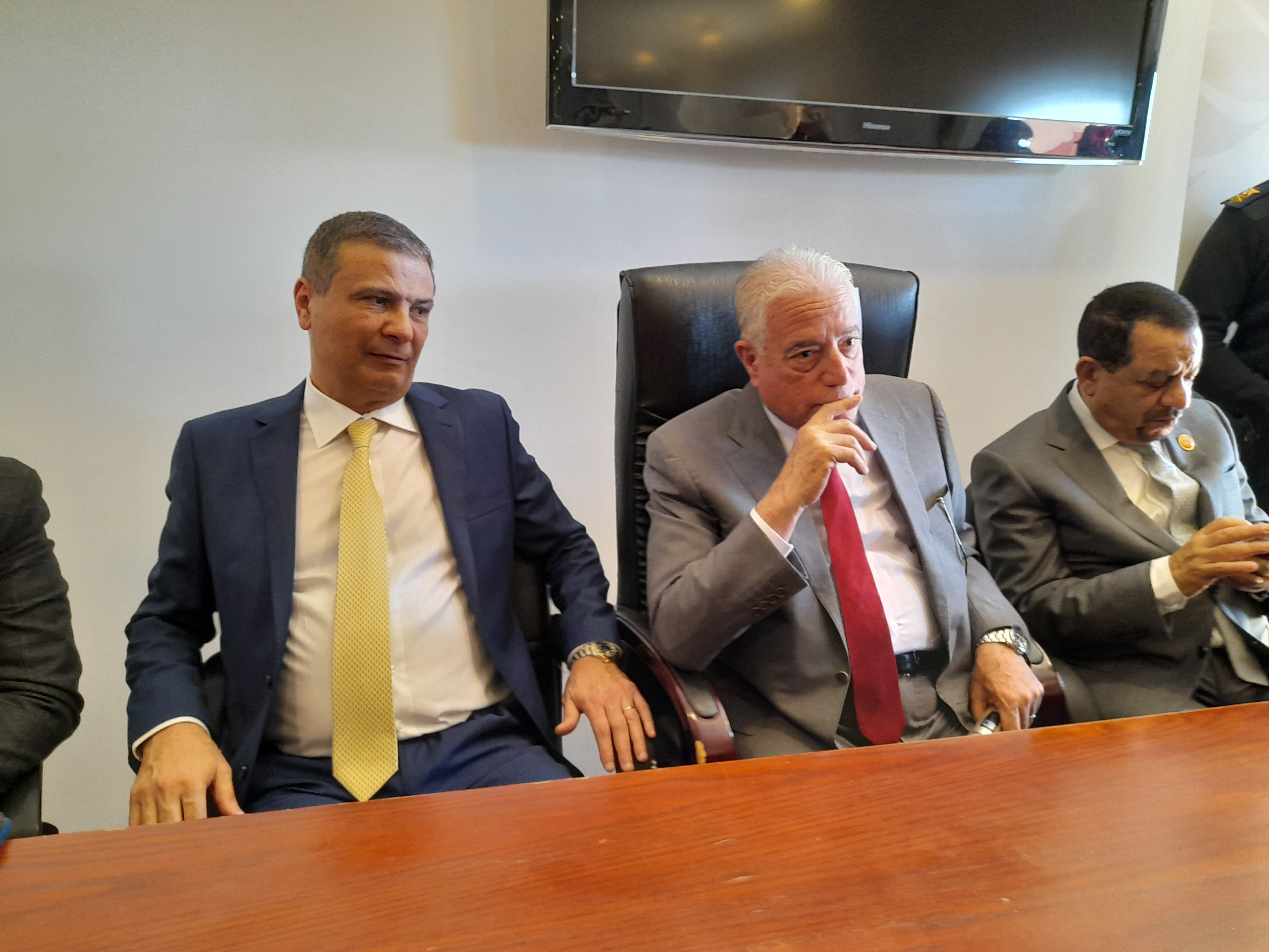 محافظ جنوب سيناء يُسلم غسالات وثلاجات وبوتاجازات للفتيات المقبلات على الزواج