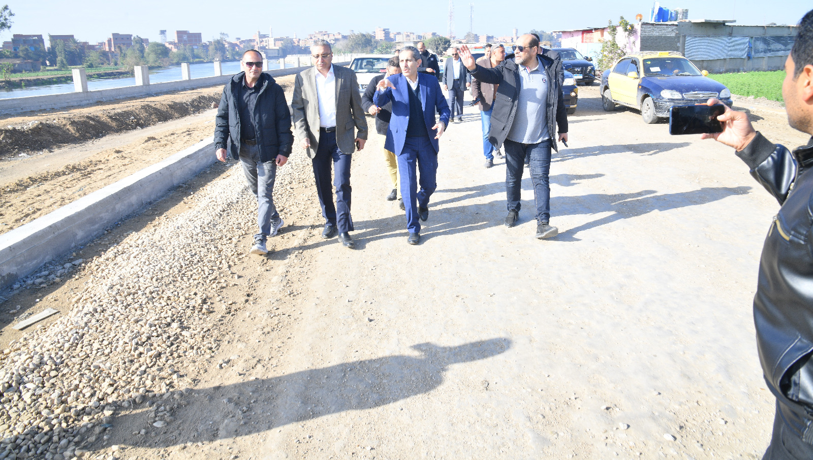 محافظ الغربية يتفقد أعمال الرصف والتطوير بالمحلة الكبرى