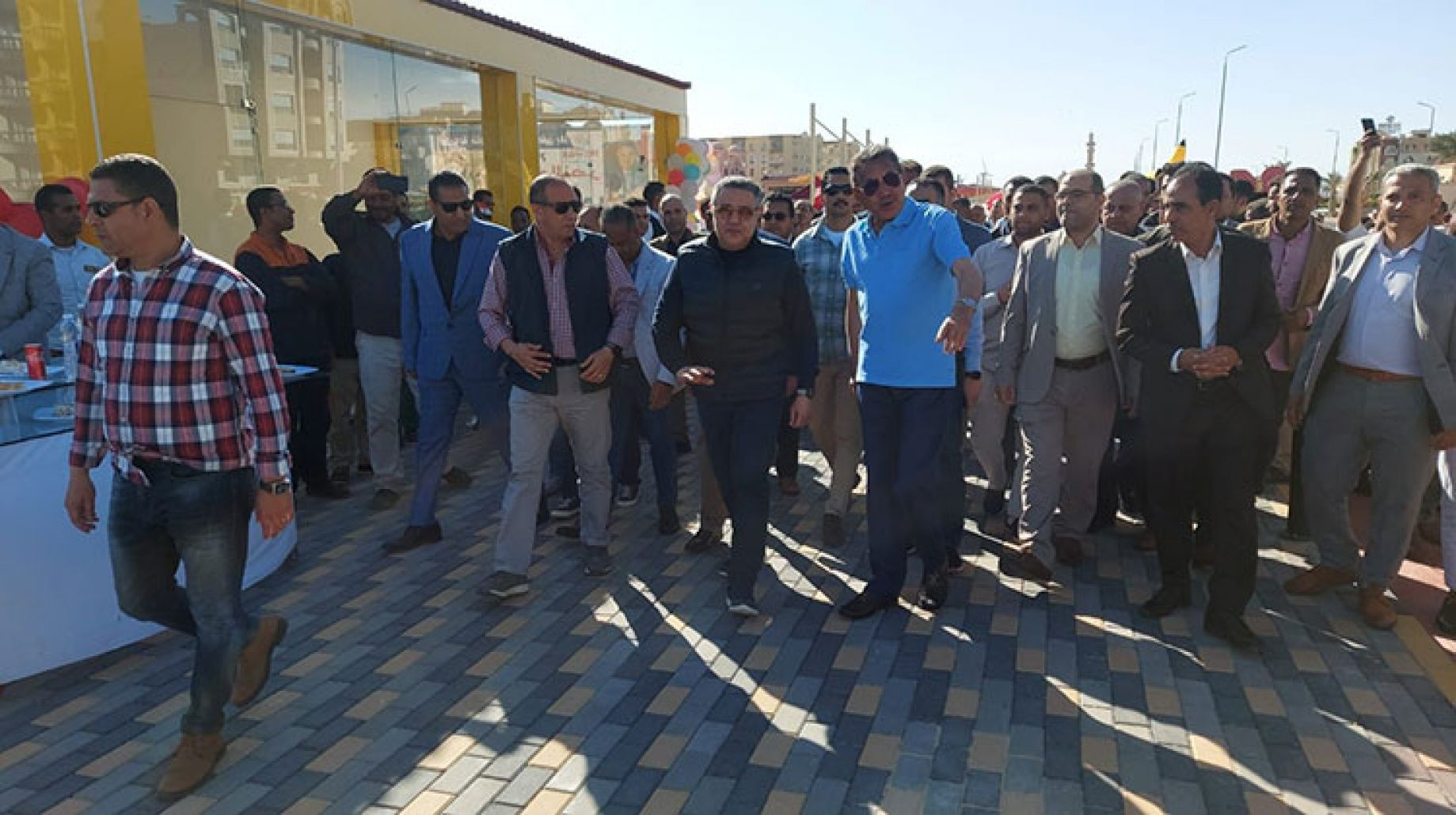 محافظ البحر الأحمر يفتتح الممشى السياحي الجديد بالغردقة