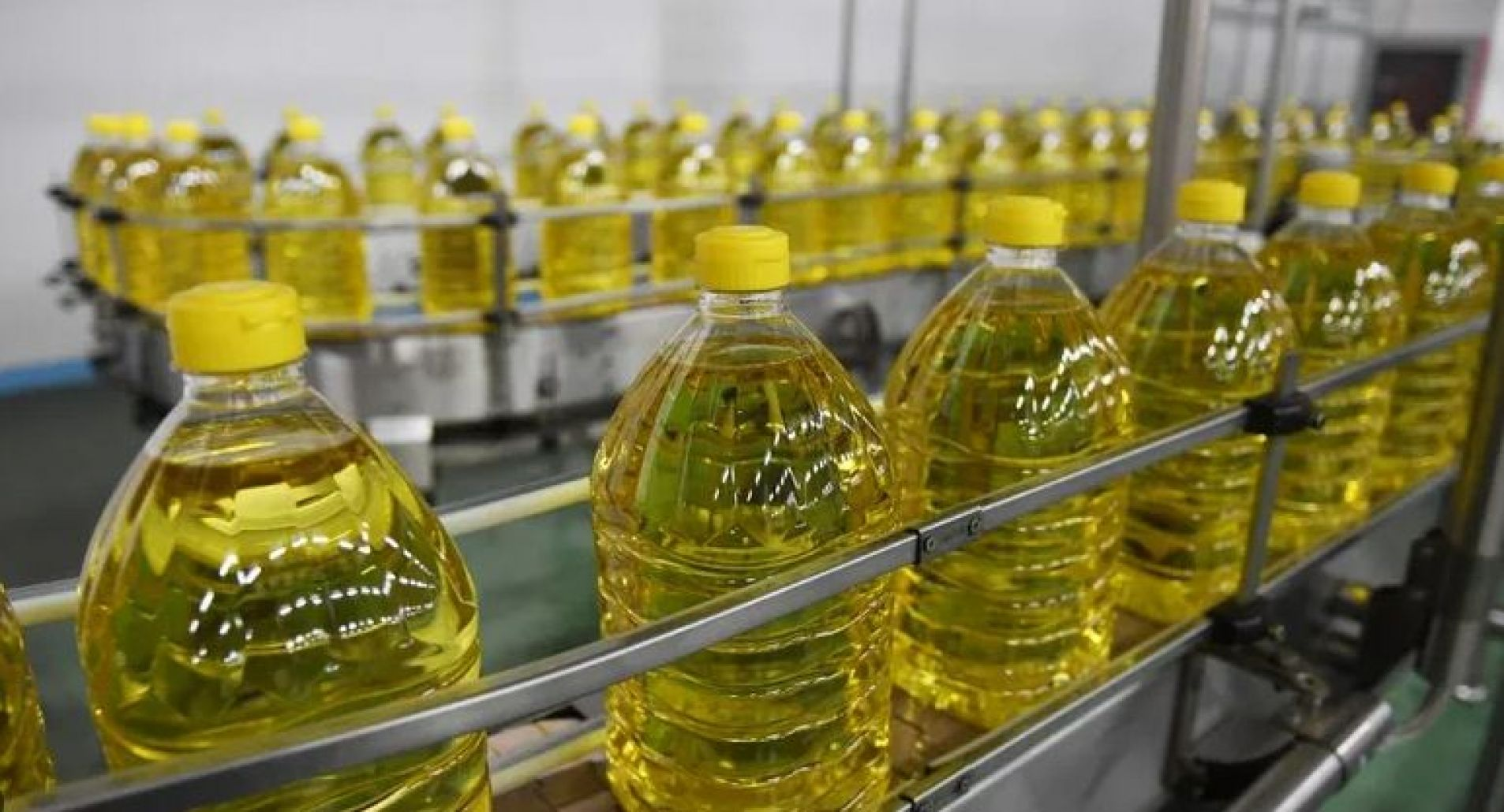 التموين : تطرح زيت الطعام على بطاقات التموين بسعر 25 جنيها