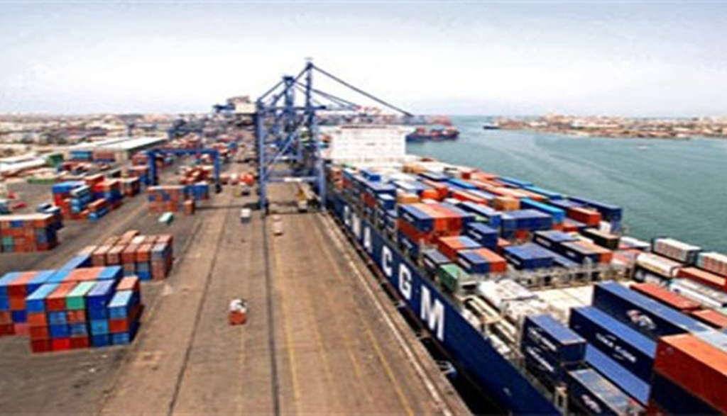 إغلاق ميناء العريش للظروف الجوية الغير مستقرة ويتم فتح الميناء عقب استقرار الأحوال الجوية