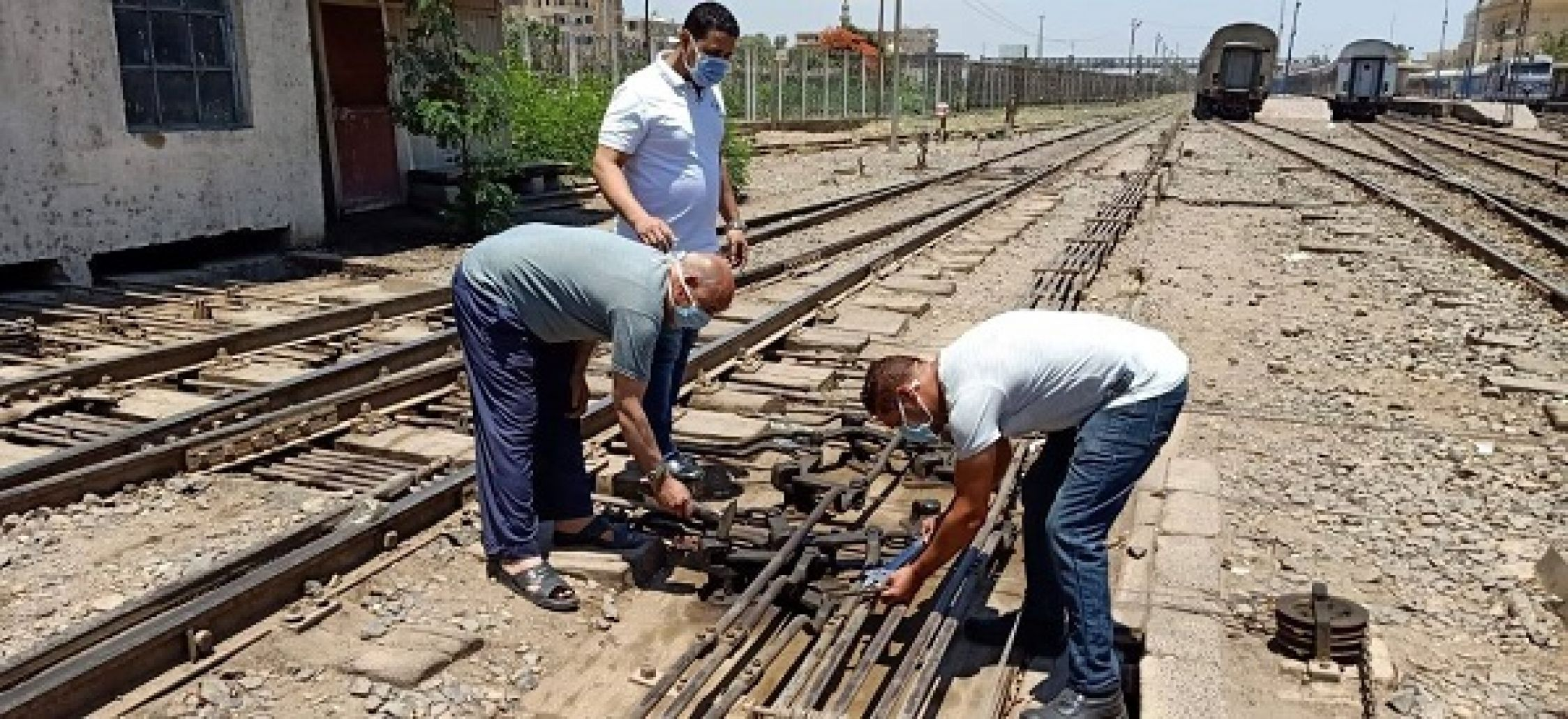 حملات صيانة ونظافة على جميع القطارات استعدادا لعيد الفطر المبارك.