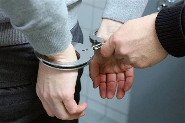 الداخلية تضبط صاحب محل يضرب طفلا وتصويره مقاطع فيديو ونشرها على موقع يوتيوب