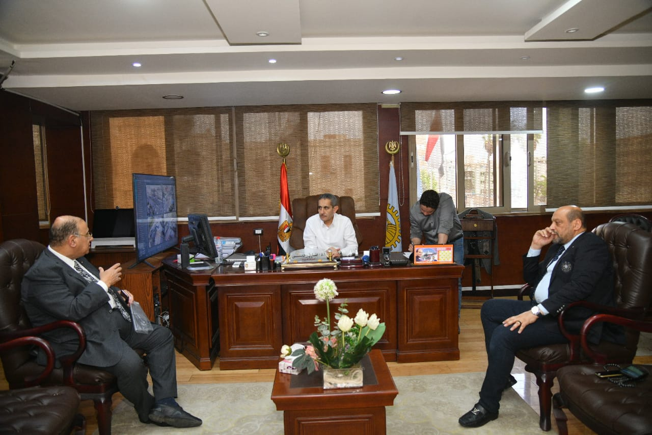 محافظ الغربية يلتقي أعضاء مجلسي النواب والشيوخ لبحث طلبات المواطنين