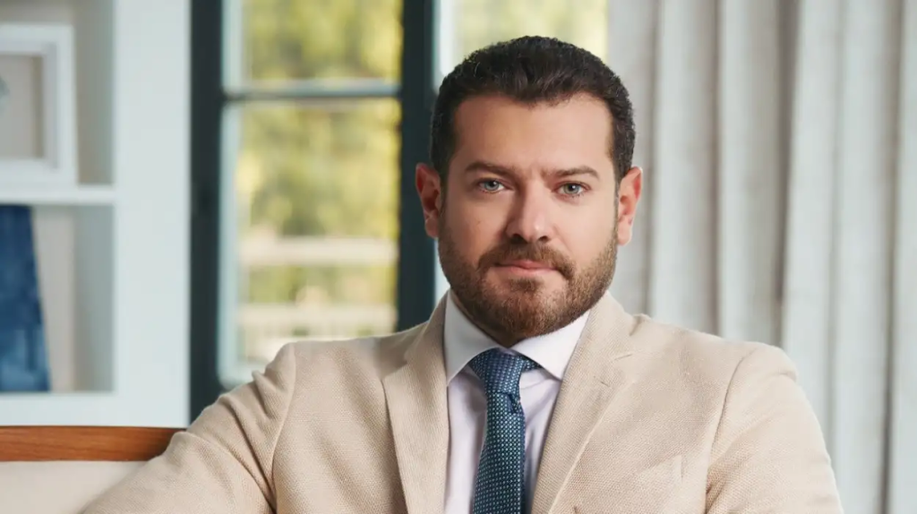 عمرو يوسف وصف خطورة الذكاء الاصطناعي على المجتمع بأنها “مصيبة سودة”