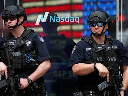 الشرطة الأمريكية تلقي القبض على مدرب كرة قدم “شهير” بسبب مقاطع فيديو على هاتفه