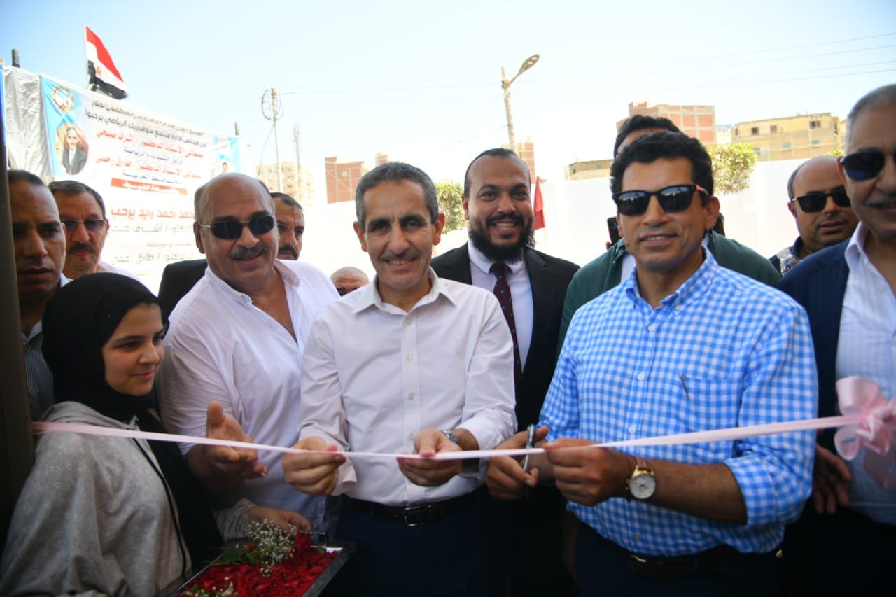 وزير الشباب ومحافظ الغربية يفتتحان حمام سباحة بسمنود