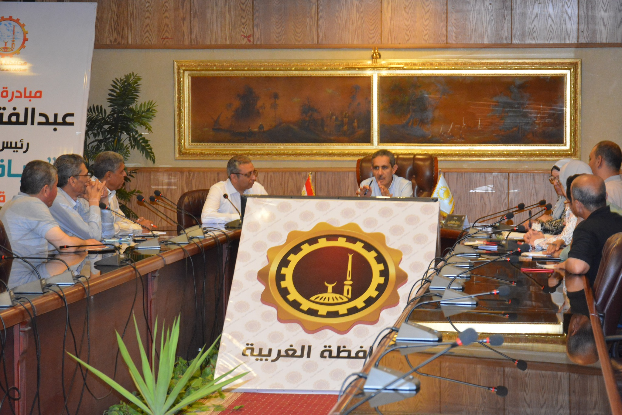 محافظ الغربية يناقش خطة الرصف للعام المالي الجديد