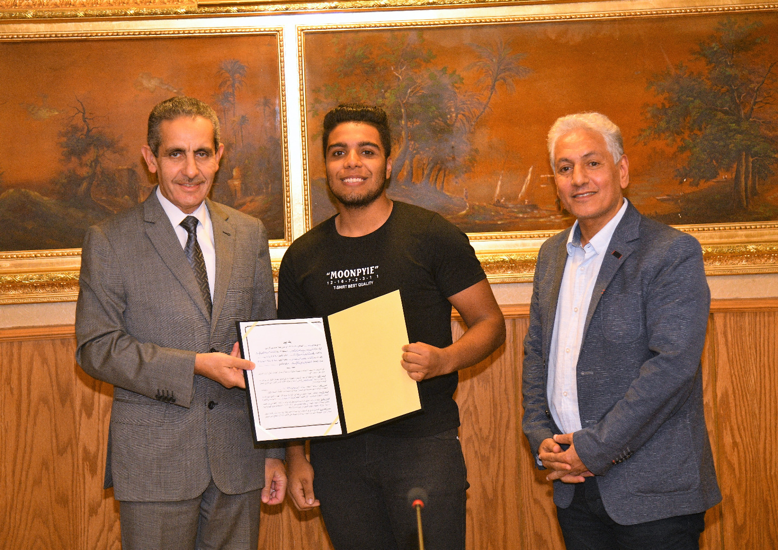 محافظ الغربية يسلم 13عقد عمل في القطاع الخاص لتحسين جودة المواطنين