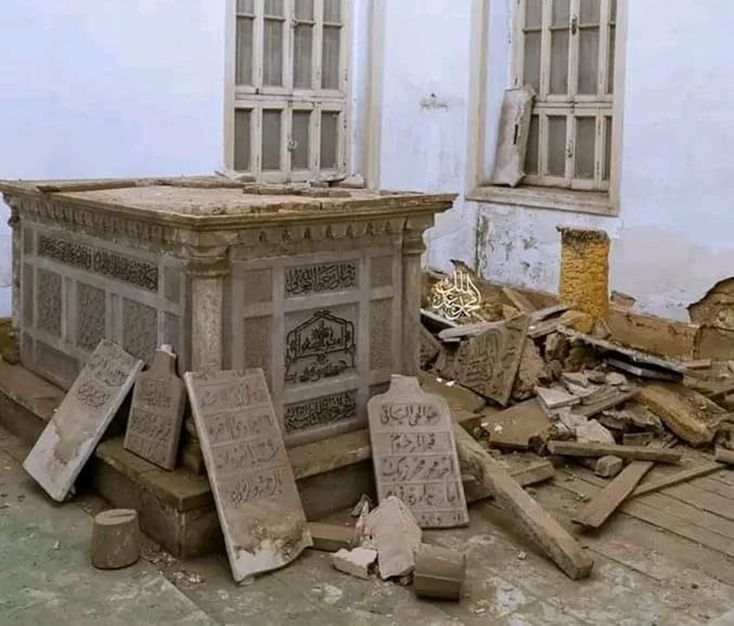 نفي حيا وأهين ميتًا.. تفاصيل التعدي على مقبرة أمير الشعراء أحمد شوقي