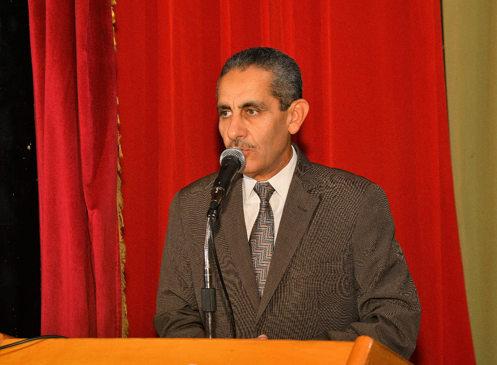 محافظ الغربية يطالب عمال المحلة بالعمل والإنتاج لإعادة قلعة صناعة الغزل والنسيج للنور