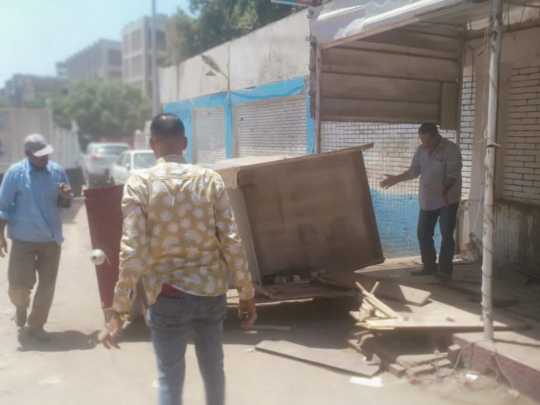 حملة مكبرة لإزالة الإشغالات بشارع كلية الزراعة بشبرا