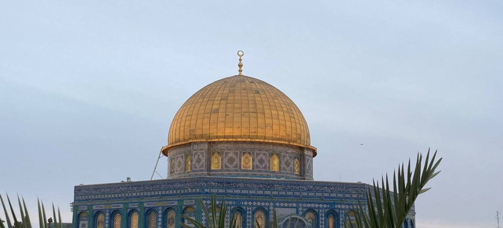 صحيفة سعودية تؤكد أن القضية الفلسطينية في صلب أولويات السياسة السعودية منذ تأسيسها