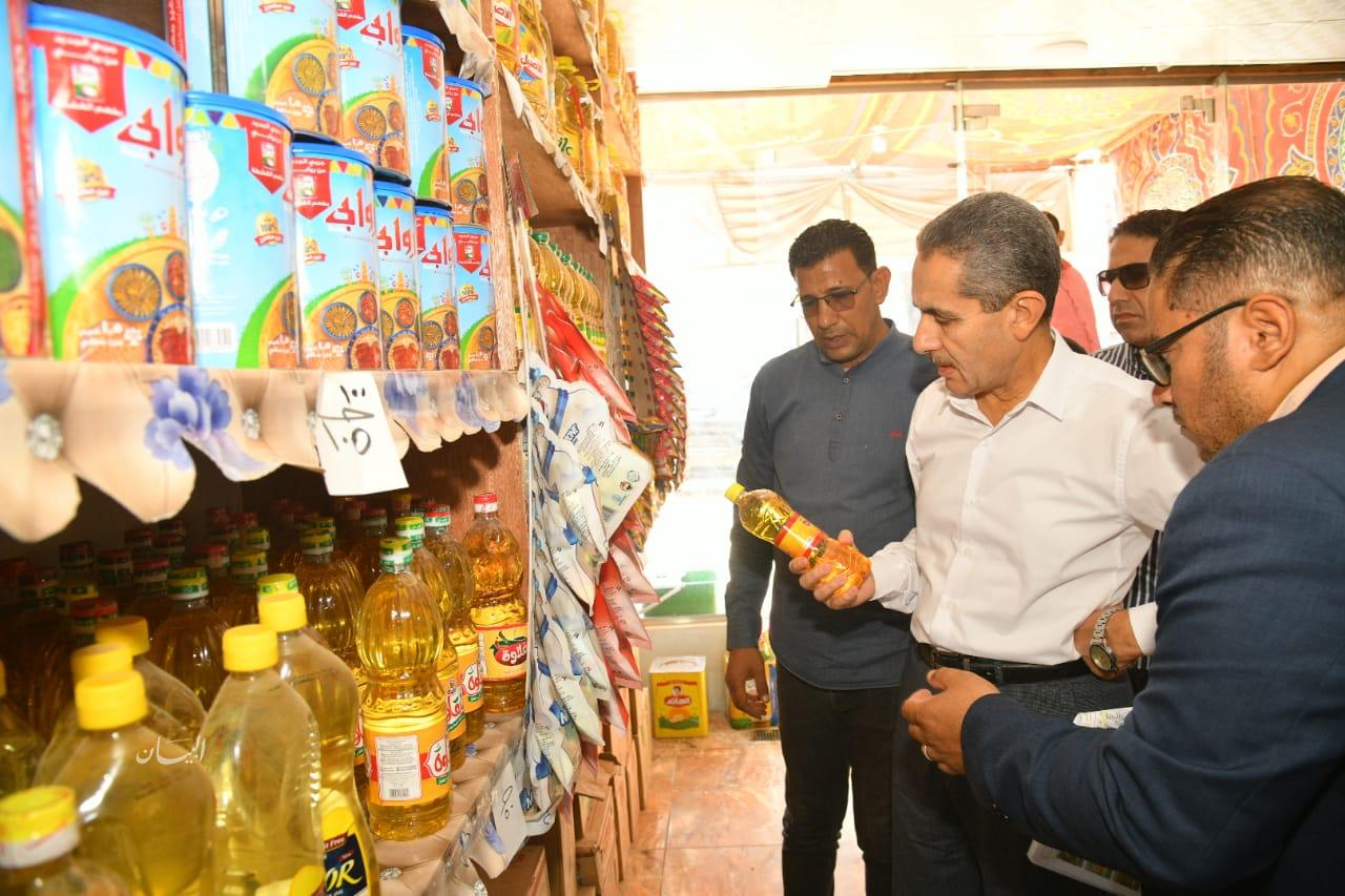 محافظ الغربية يتابع جولاته لتفقد الأسواق والمنافذ التجارية لمواصلة تطبيق مبادرة تخفيض أسعار السلع الأساسية