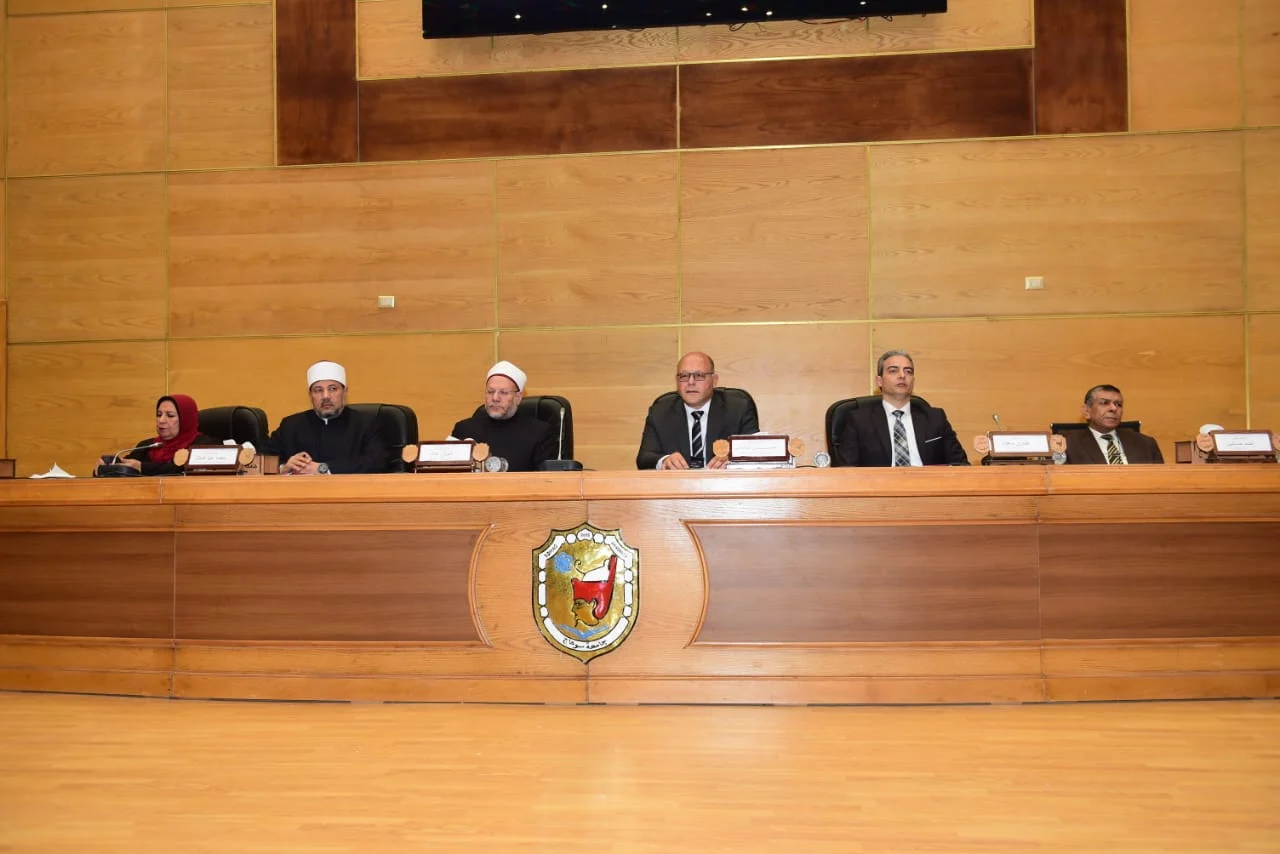 رئيس جامعة سوهاج والمفتى يفتتحان المؤتمر العلمى التاسع لشباب الباحثين