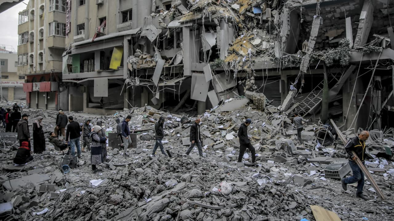 استشهاد عشرات الفلسطينيين وإصابة آخرين بينهم أطفال ونساء في قصف طائرات الاحتلال جنوب قطاع “غزة”