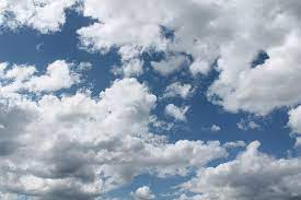 الإمارات تتأثر بمنخفض جوي يصاحبه تيار هوائي من الغرب في طبقات الجو وأمطار غزيرة