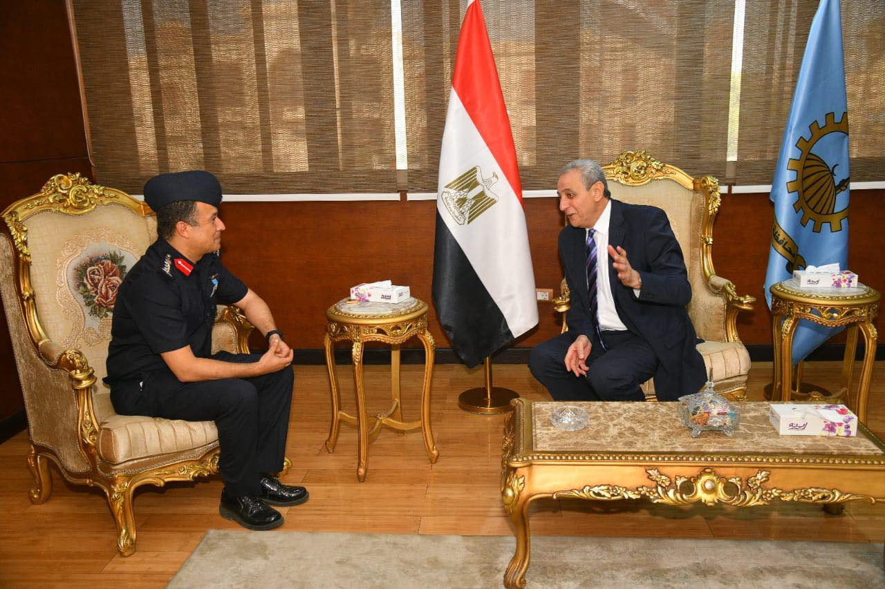 محافظ الغربية يستقبل قائد القاعدة الجوية بطنطا لتقديم التهنئة