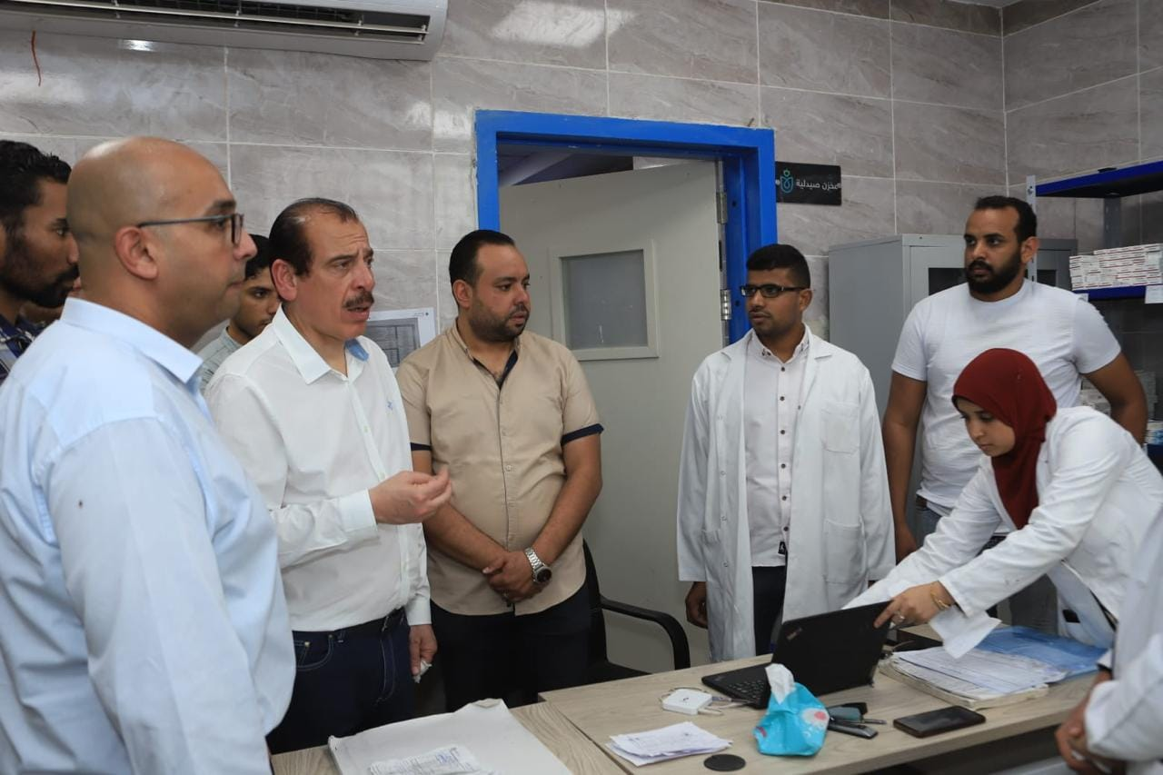 نائب وزير الصحة يتفقد وحدات طبية في قنا