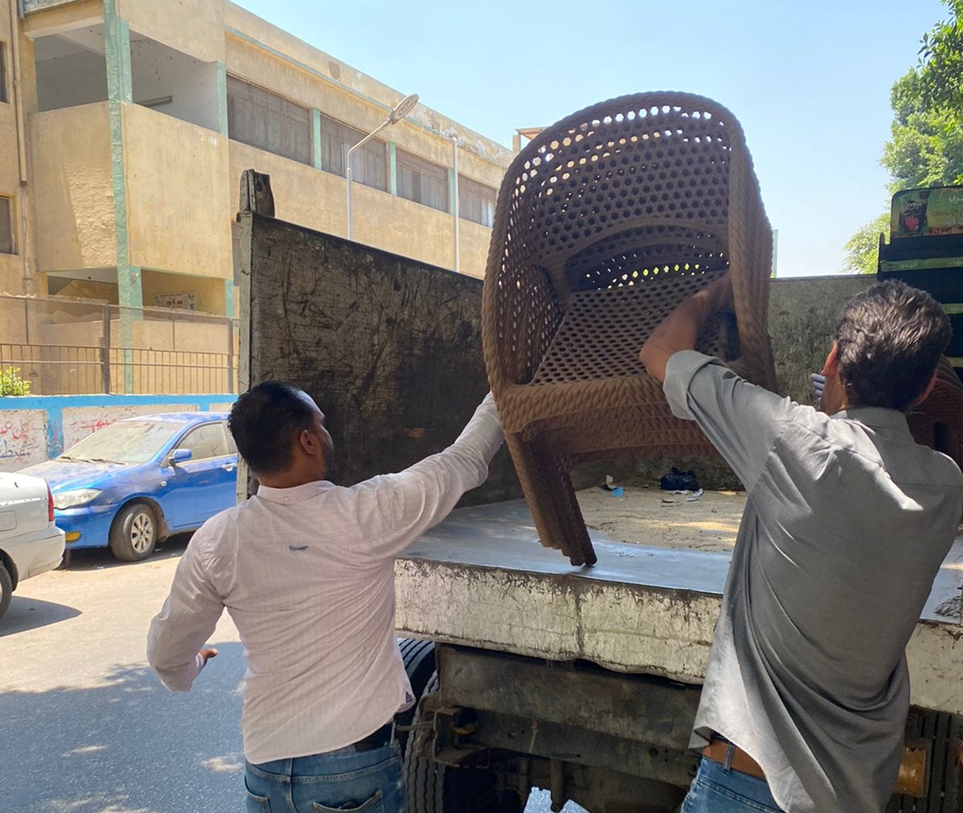 حملات مكثفة لإزالة الإشغالات وضبط المخالفات في شوارع جنوب الجيزة