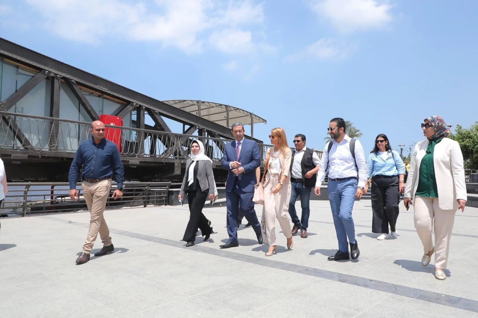 محافظ دمياط يلتقي بوفد اليونسكو لبحث التعاون في مشاريع التنمية ومدن التعلم