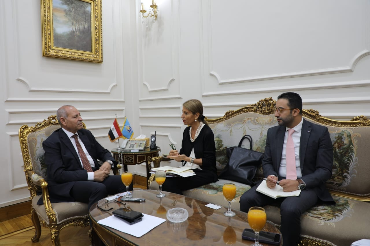 محافظ القاهرة يبحث مع اليونسكو سبل تطوير مناطق القاهرة التاريخية