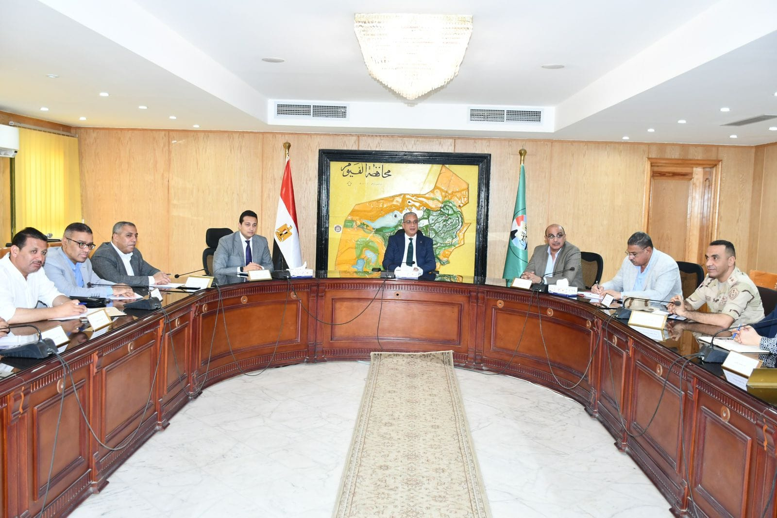 تحت توجيهات الرئيس.. محافظ الفيوم يستعرض خطط تنفيذ “بداية جديدة”
