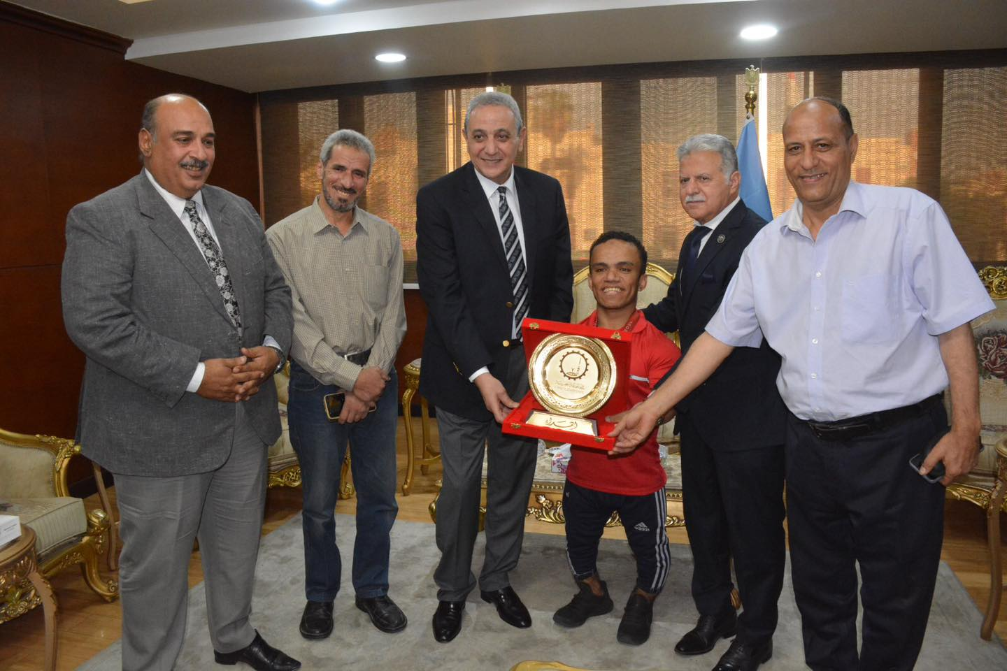 محافظ الغربية يكرم بطل رفع الأثقال البارالمبية بعد فوزه بذهبية باريس 2024