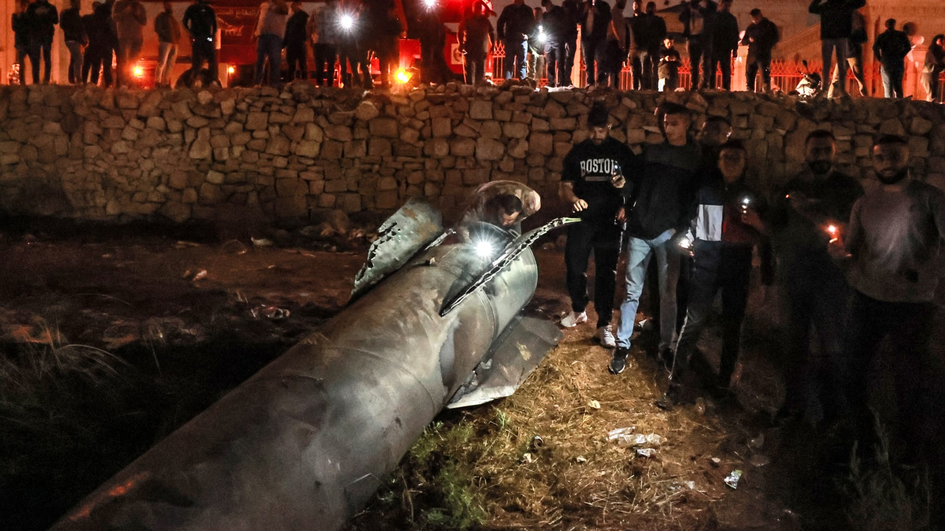 جيش الاحتلال: إيران أطلقت 200 صاروخ تجاه إسرائيل