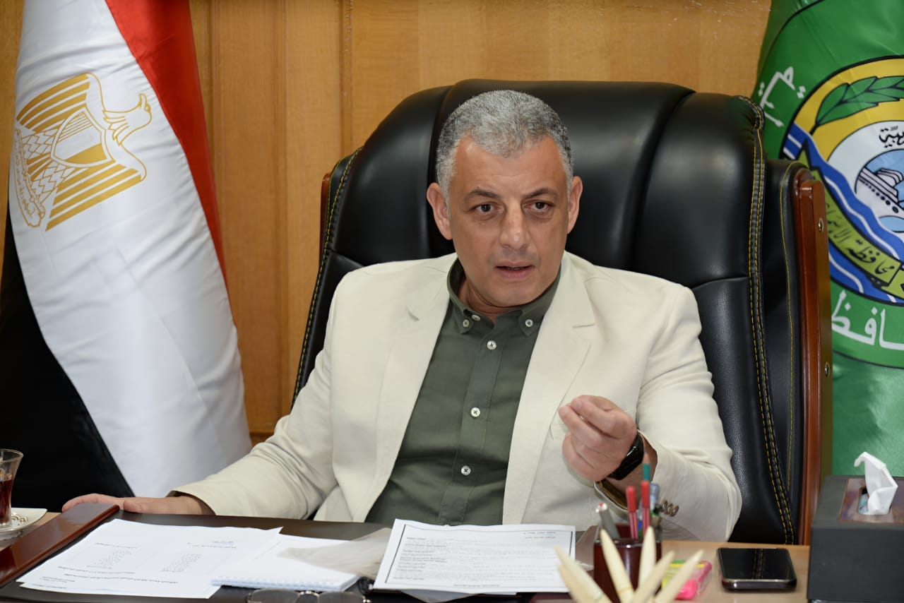 محافظ الإسماعيلية يوجه بسرعة إنهاء إجراءات التعاقد بمجمع الورش الحرفية والصناعات الصغيرة