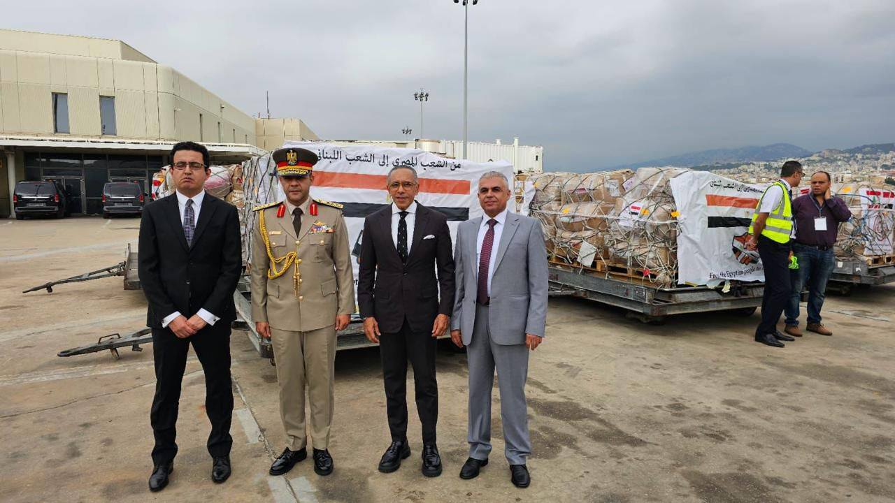 وصول شحنة مساعدات مصرية جديدة إلى لبنان وإعادة ٣٠٤ مواطنين إلى أرض الوطن