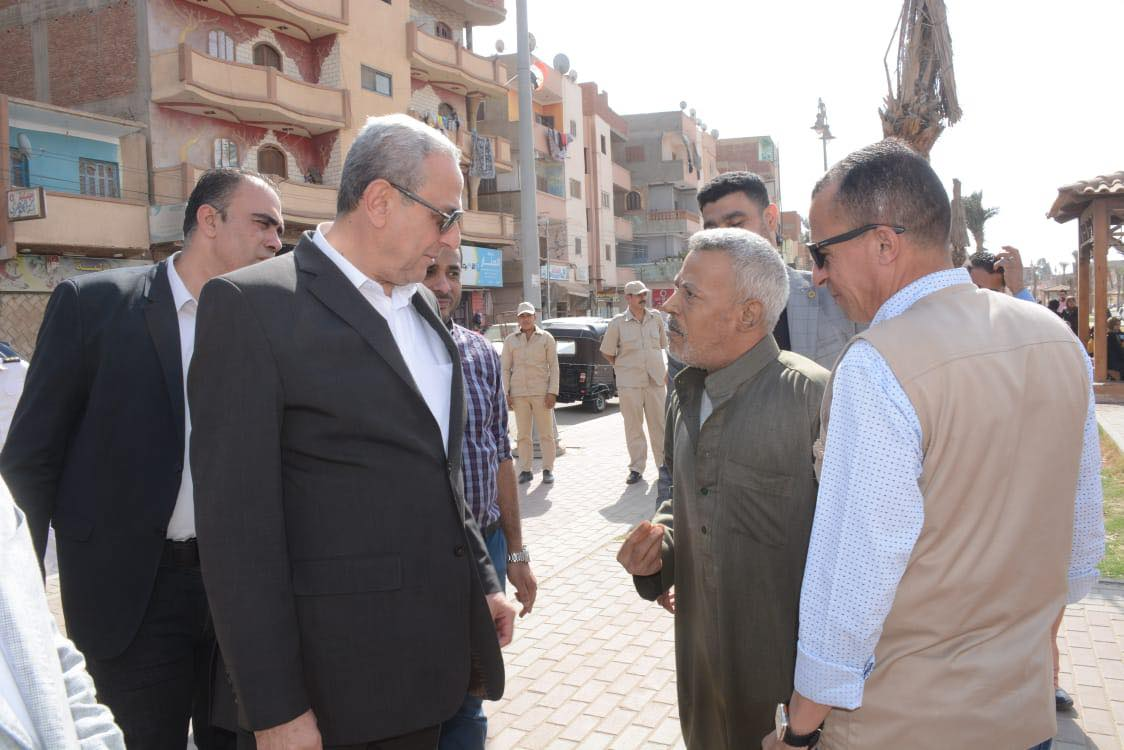 محافظ الغربية يتفقد مشروعات حياة كريمة وقافلة طبية ضمن مبادرة بناء الإنسان في نهطاي