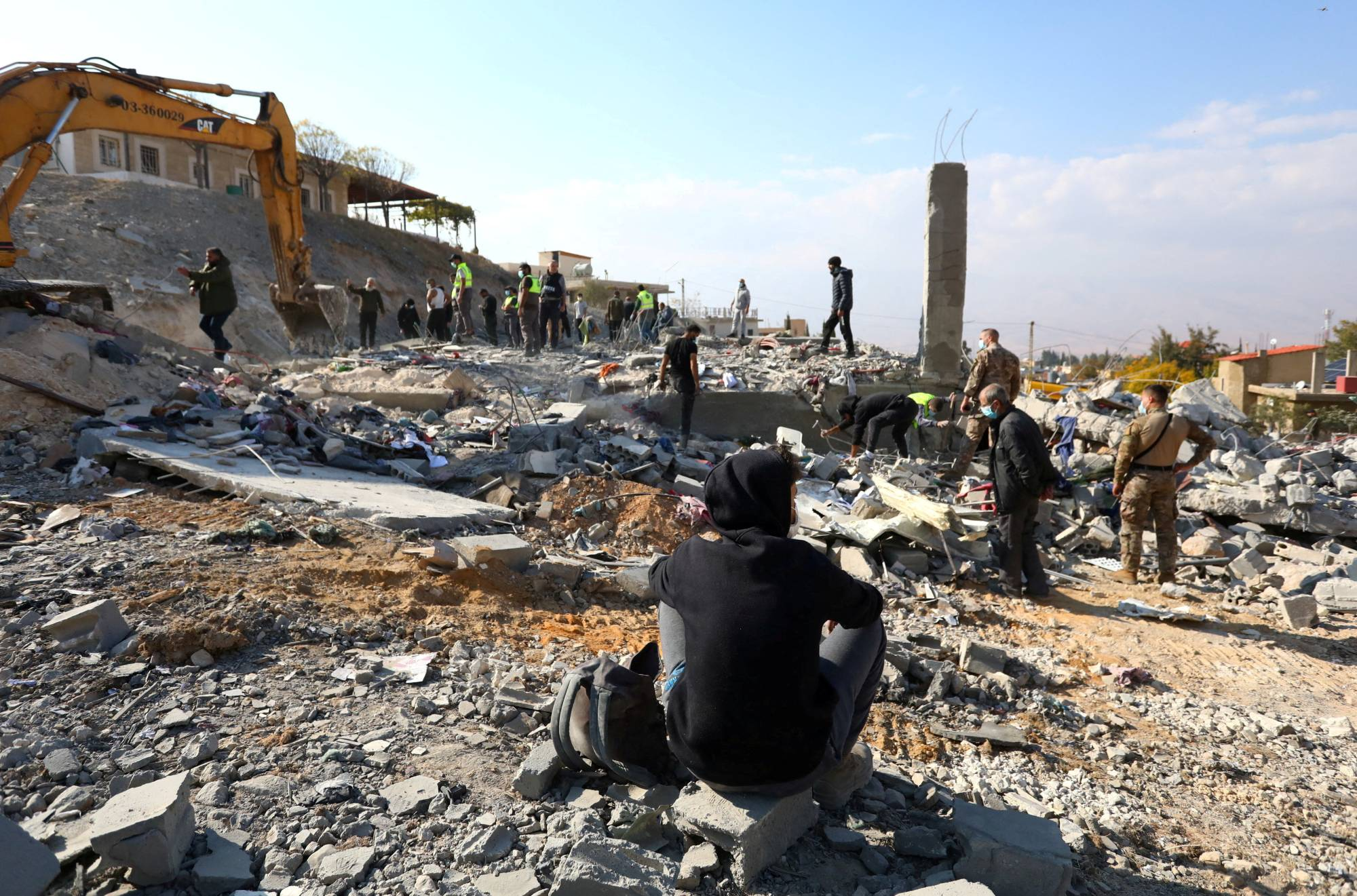 قصف مكثف على الضاحية الجنوبية لبيروت وغارات إسرائيلية توقع عشرات القتلى في لبنان