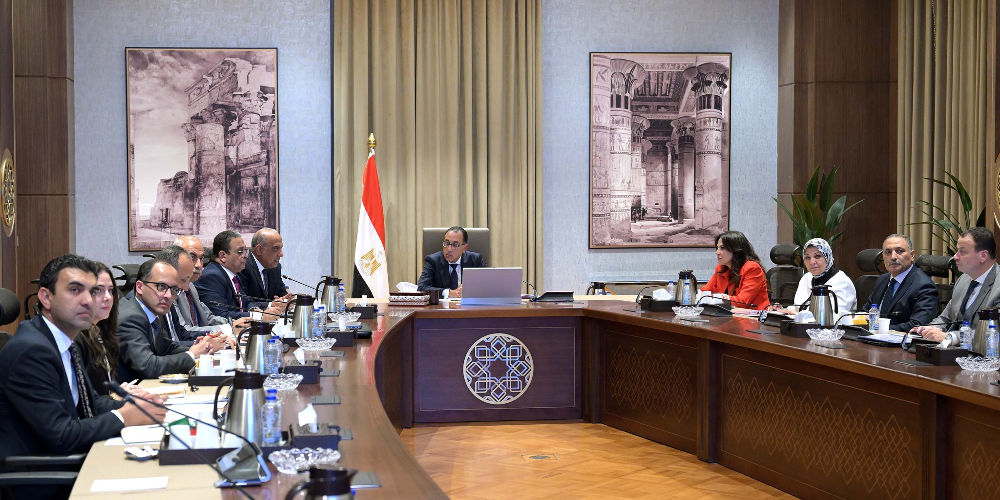 رئيس الوزراء يناقش خطط الطاقة المتجددة والهيدروجين الأخضر لتحقيق أهداف رؤية 2040