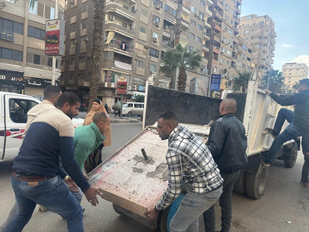 محافظة الجيزة تزيل 700 إشغال في حملات موسعة لضبط الشوارع بمناطق الطالبية وفيصل